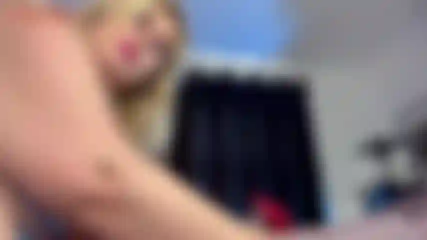 Sperma für meinen arsch, perverser jackie möchte, dass du hinter ihr auf die knie gehst und bereit bist, ihren arsch zu essen! Du bist so pervers, was jackies fetten arsch angeht, nicht wahr? Gut, jackie liebt es, wenn ein guter perverser ihren fetten, wackelnden arsch verehrt. Jackie neckt dich mit diesem großen...