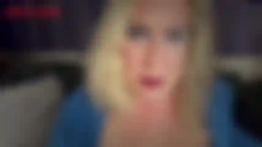 Verrückt nach meinem hintern – jackie trägt ein enges blaues kleid, wenn sie sich bückt, kann man direkt hindurchsehen! Jackie klatscht ihren dicken hintern durch ihr kleid, bevor sie es hochzieht und dich dazu ermutigt, deinen perfekten, fetten, weißen hintern zu sprengen. Diese große runde...