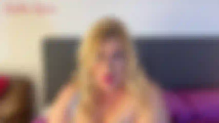 Iss meinen creampie-jackie wurde gerade schön hart von einem bbc gefickt! Er hat ihre muschi mit seiner ladung überflutet, jackie spreizt ihre muschi und lässt dich sie auslecken. Du kannst sehen, wie seine cremige ladung direkt aus ihr heraustropft, es läuft einem das wasser im mund zusammen, nicht wahr?