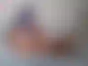 Mama badezeit joi – mama entspannt sich in der badewanne und fühlt sich ein bisschen bemitleidenswert, nachdem sie sich mit papa gestritten hat. Du kommst, um ihr eine frage zu stellen, aber du merkst, dass du deinen blick nicht von ihr lassen kannst...
