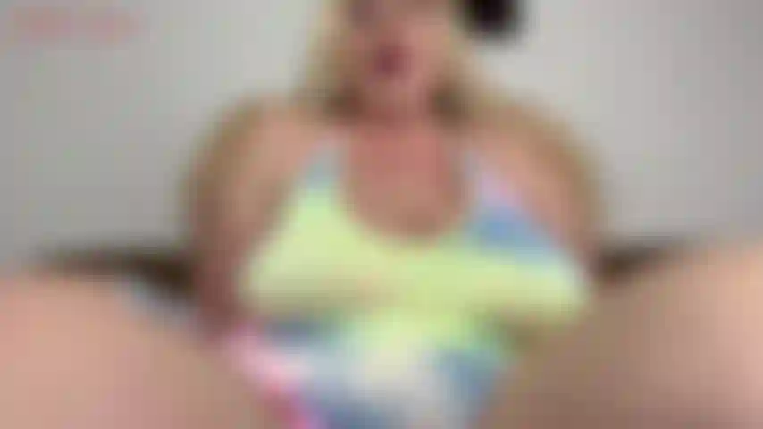 Sperma in deine hose für milf-nippel – es hat dich schon immer so erregt, eine frau zu sehen, die unter ihren eng anliegenden oberteilen und kleidern keinen bh trägt. Der anblick riesiger milf-titten und ihrer großen, harten nippel, die aus ihren outfits ragen, macht...