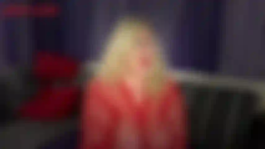 Rotes gewand findom-teasing – du bist besessen von göttin jackie und heute beschenkt sie dich mit ihrer aufmerksamkeit. Du wirst es erwidern, indem du ihr deinen gehaltsscheck gibst. Das ist alles, das ist das video. Zahl gefälligst, versager!