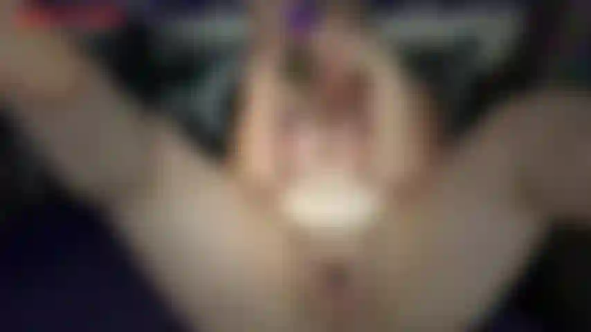 Bbw spritzt zweimal mit füßen in deinem gesicht – in diesem clip hat jackie ihren vibrierenden zauberstab an ihrer klitoris, während ihre großen 10 us-füße direkt in deinem gesicht sind. Jackie zittert und zittert, während die summende stimmung sie immer wieder in ekstase versetzt. Sieh zu, wie ihre füße wackeln ...
