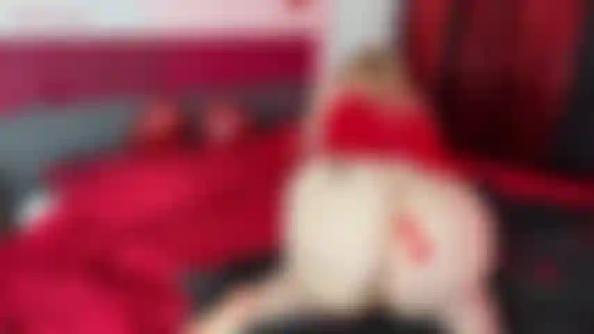 Fetter hintern zum valentinstag – in diesem clip zeigt jackie ihren großen, wunderschönen arsch. Jackie beugt sich in ihrem roten korsett auf ihrem mit rosenblättern bedeckten bett für dich am valentinstag vor. Mit einigen rosenblättern an ihrem hintern klebt, fängt sie an, ihren arsch zu schütteln und...