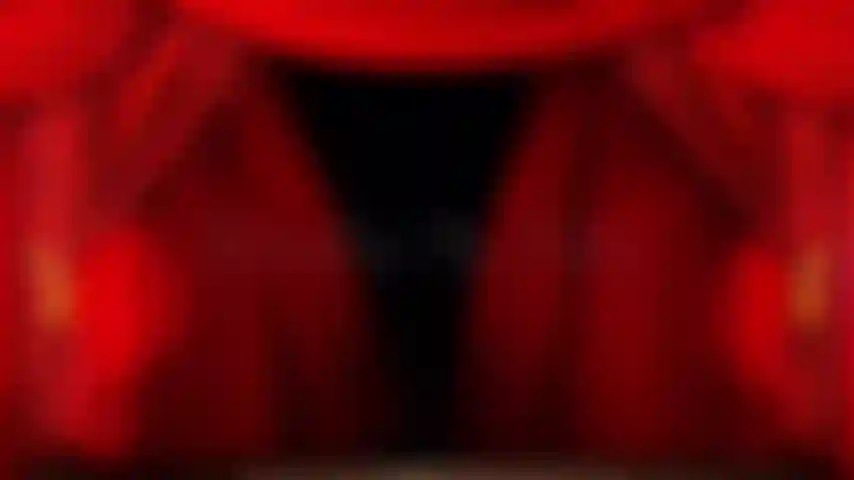 Bete meine schamgegend an – auf die knie gehörst du, und das ist auch die beste aussicht, um jackies behaarte muschi zu sehen! Jackie hat dich in der pov-perspektive vor ihrer wunderschönen behaarten fotze. Bete ihren hübschen blonden busch an, indem du deinen schwanz pumpst! Jackie will deine zeit, dein geld...