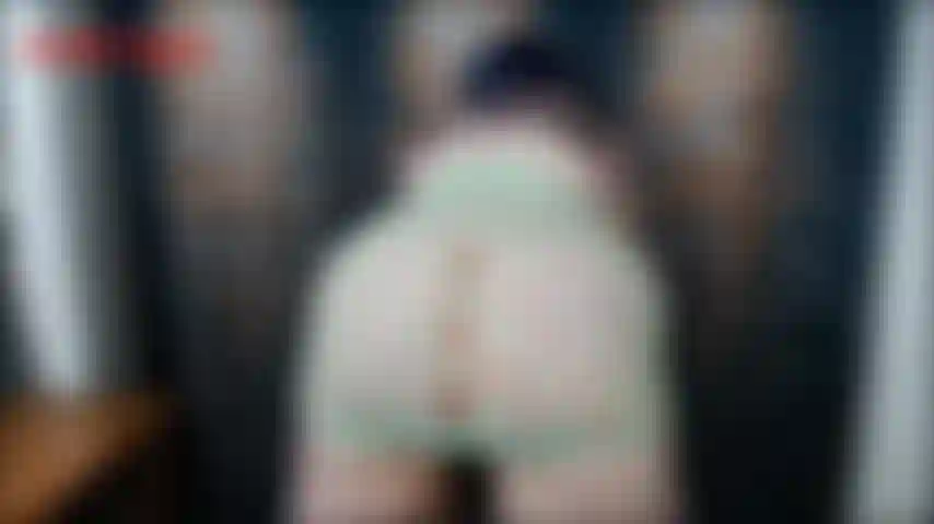 Prise, um einen zentimeter zu wachsen – was für ein verlierer du bist, du hast am st. Patricks day nicht einmal grün getragen. Du weißt, was das bedeutet, oder? Wenn du kein grün trägst, wirst du gekniffen, aber da du so ein... Bist.