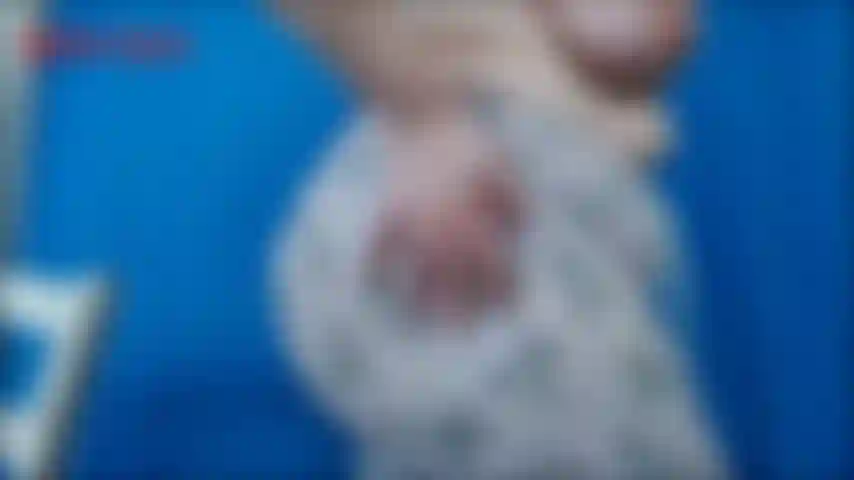 Pyjama-hosen necken dich – du liebst es, jackies großen arsch anzubeten, selbst wenn er von ihren süßen pyjama-hosen bedeckt ist! Jackie twerkt und neckt dich mit ihrem großen hintern, zieht ihre pyjama-hosen herunter, um...