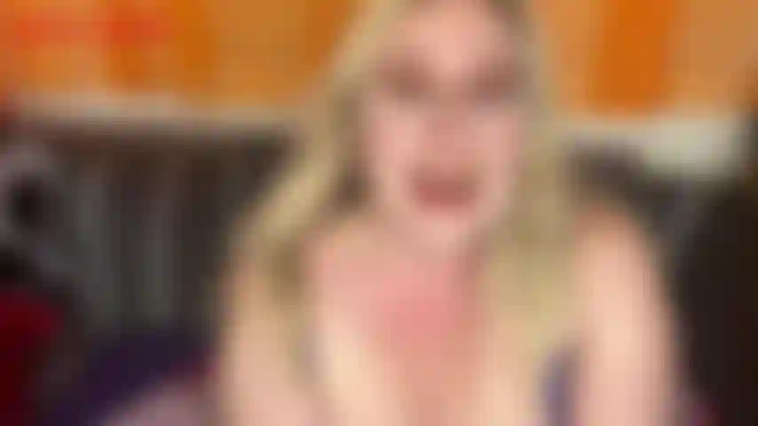 Porno-schweinchen-spielzeit – du bist so ein besessenes porno-schweinchen! Du verschwendest so viel von deinem leben damit, dir zu jackie einen runterzuholen, aber du lebst für nichts anderes mehr. In diesem clip ist jackie entschlossen, so oft wie möglich auf ihrem vibrator zu kommen und dann auf ihrem 13 zoll großen...