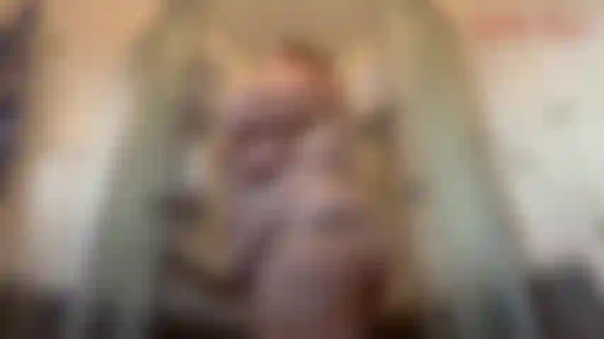 Bbw schimpft mit dir, weil du sie beim duschen beobachtet hast – jackie hat dir immer wieder gesagt, du sollst aufhören, dich reinzuschleichen und ihr beim duschen zuzusehen! Bbw jackie ist damit beschäftigt, ihren kurvenreichen körper einzuseifen, als sie bemerkt, dass du dort sitzt. Sie sagt dir, du sollst rausgehen...