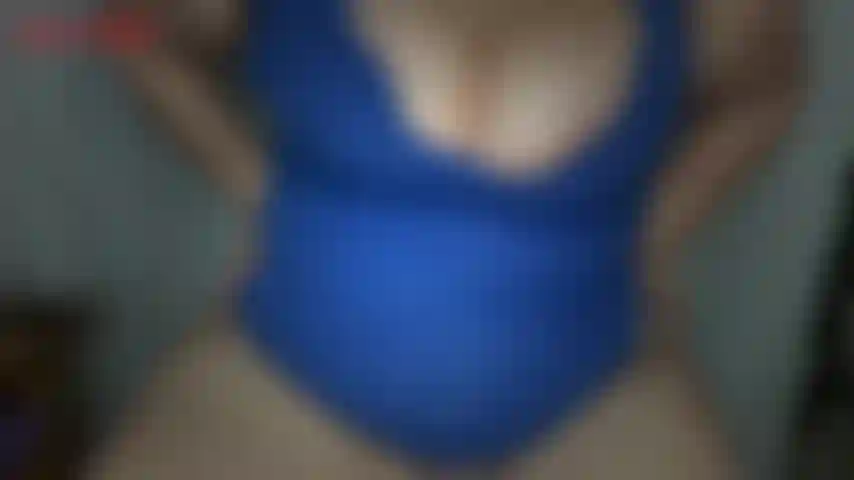 Dickem bauch und zusammengedrückten brüsten. In diesem sexy clip zeigt jackie von ihren titten bis zu ihrer muschi. Sie streckt ihre großen, schweren brüste aus, bevor sich langsam zeigt, wie ihr riesiger bauch aus ihrem kleinen kleid platzt. Jackies bbw-bauch kann nicht sein...