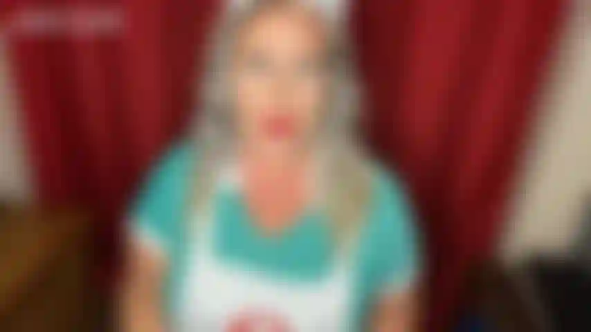 Ein einzigartiger covid-test – sie fühlen sich in letzter zeit sehr krank, also entscheiden sie, dass es besser ist, einen covid-test zu machen. Die schöne krankenschwester jackie stellt sich vor, aber es ist ihr etwas peinlich, dass sie weggelaufen ist.