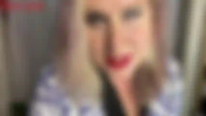 Money robe tease – in diesem joi-clip neckt dich jackie mit ihren riesigen titten und ihrem fetten arsch zusammen mit all ihren sexy kurven. Jackie ermutigt dich, deinen schwanz zu pumpen und ihn zum explodieren zu bringen, wie es nur jackie kann. Diese sexy milf weiß, wie sehr du liebst ...