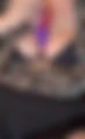 Dildo tittenwichsen.
