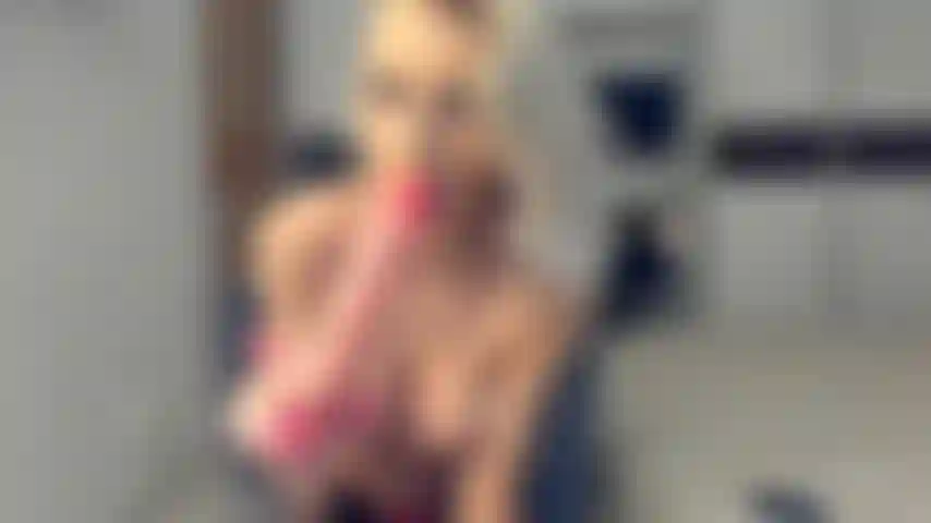 Rauche blowjob, dirty talk, spiele mit muschi.