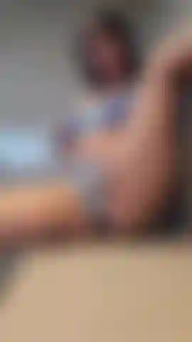masturbating my delicious pussy!!