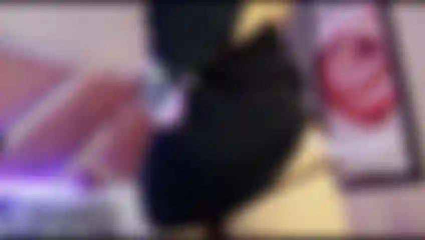 Striptease geil+ sinnlicher tanz nackt + arsch versohlen.