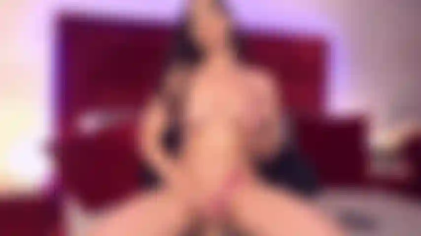 Die dich leidenschaftlich reitet, während ich deine berührungen an meiner klitoris spüre.