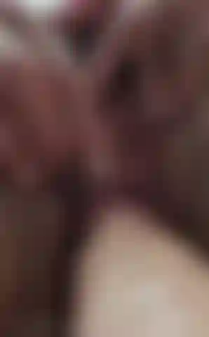 Nahaufnahme meiner muschi beim reiten eines dildos.