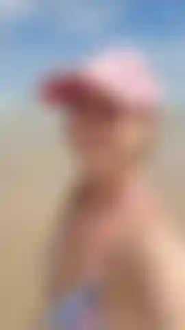 Ein abenteuerlicher, riskanter tag am strand. 2024.