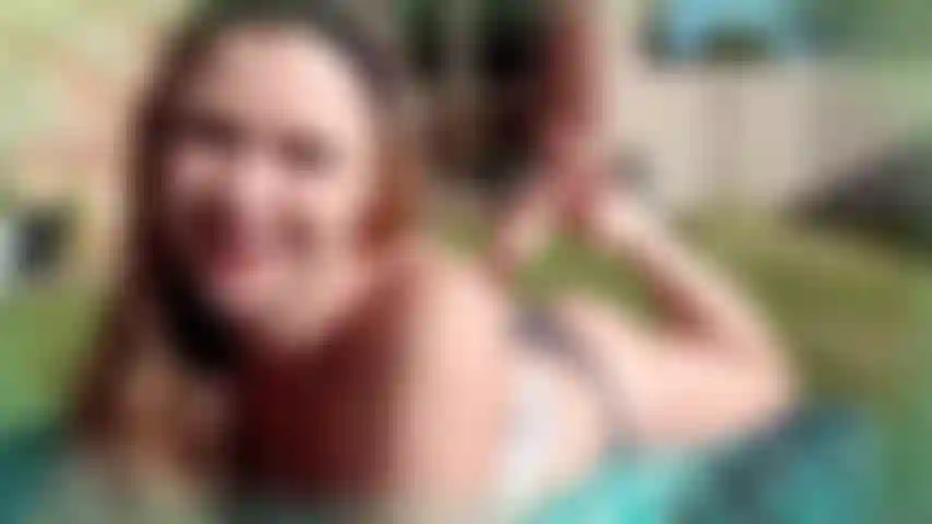 JazzabelleRox außerhalb des fußes.