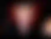 Ich weiß, wie ich so in deinen kopf eindringen kann, dass es ist, als würdest du mich einatmen. Sieh zu, wie deine im lederanzug gekleidete göttin raucht und intensiv asmr macht, um dich noch mehr in ihren bann zu ziehen!