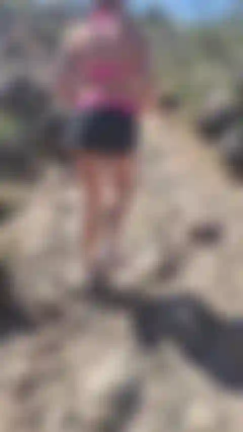 Titty-flash beim wandern.
