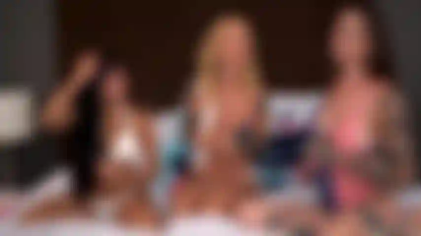 Rot, weiß und vollbusig - rocky emerson, sarah jessie, ember snow live lesbischer dreier während des memorial day special.