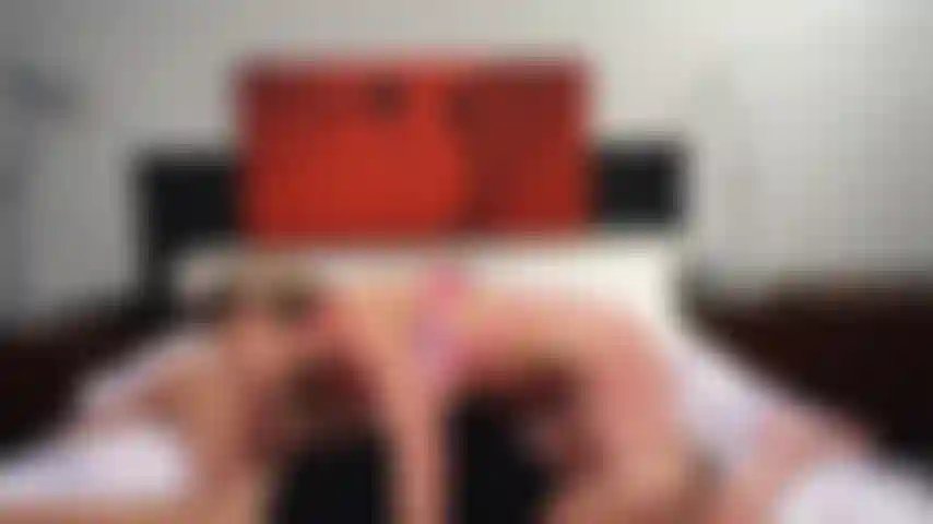 Adira allure wird in einer live-cam-show am wochenende hart gefickt und eingecremt.