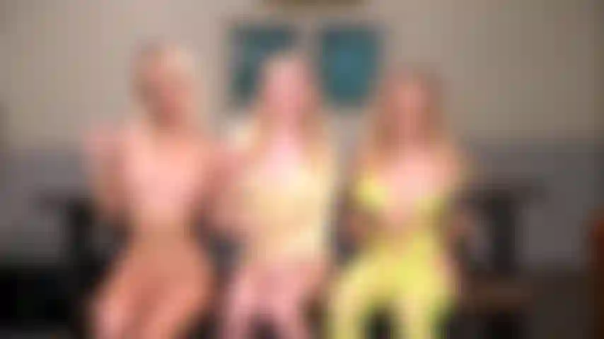 Fucktoberfest - melody marks, sky pierce und paris white, die ihre fotzen mit spielzeug in einem rein blonden lesbendreier füllen.