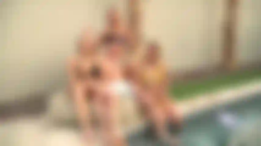 Heiße sommerbabys - ein vierer am pool, live auf jerkmate mit kyler quinn, chloe temple, harley king und chase arcangel.