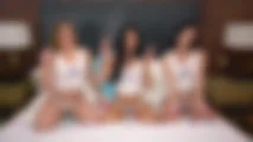 Jazmin luv, katie kush und diana grace, die seite an seite in einer live-cam-show am wochenende masturbieren.