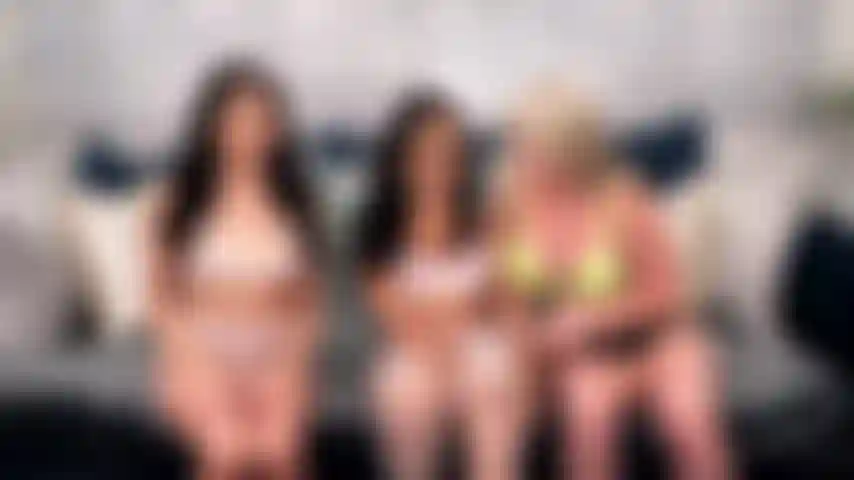 Anal-fantasie – penelope woods, summer col und kay carter in einer strap-on-lesben-analsex-camshow.