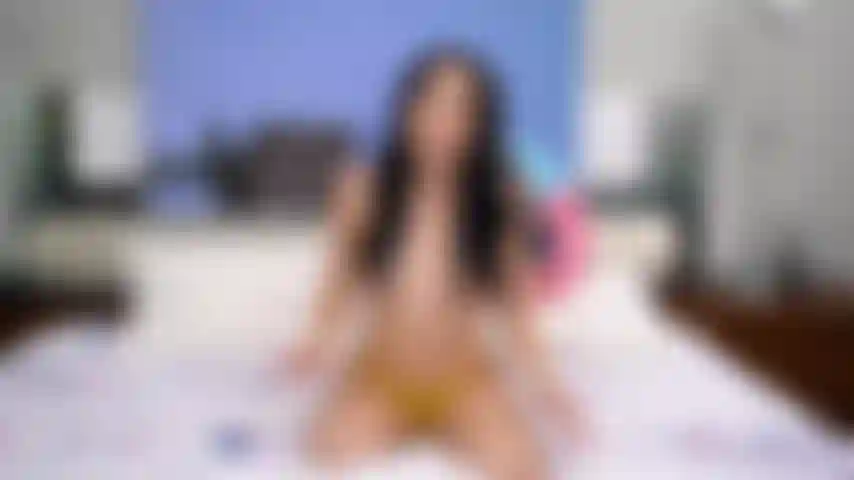 Versaute babes reiten sich bei einem heißen lesben-cam-dreier gegenseitig ins gesicht.