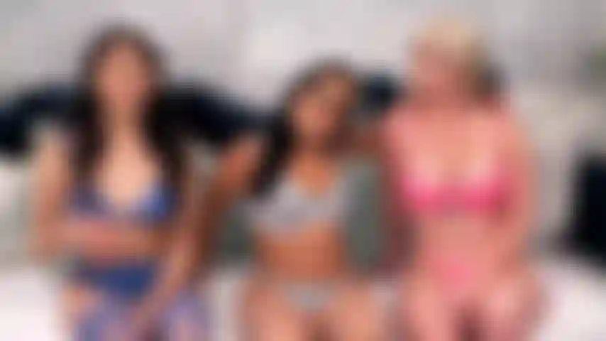 Anal-fantasie – penelope woods und kay carter stecken alle möglichen spielzeuge in den arsch von summre col.