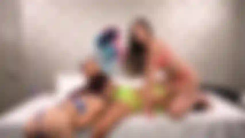 Scissoring und bdsm-spaßzeit bei einer lesbischen dreier-live-cam-show mit natalia nix, sabina rouge, kiarra kai.