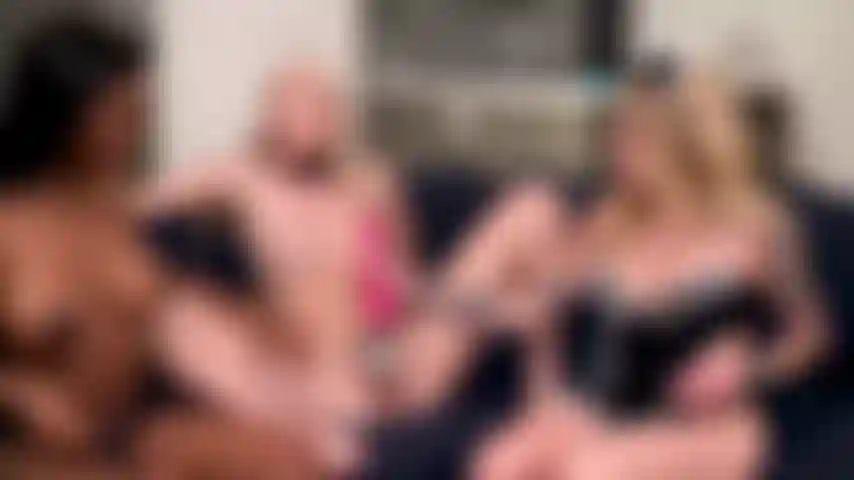 Gruselig heiß – die schmutzigen kleinen dienstmädchen jaymee green und paris white kümmern sich gut um kay lovely.