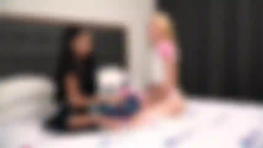 Schieße und treffe - ryder rey und chloe cherry teilen sich einen strap-on für heißen analsex live im jerkmate-tv.