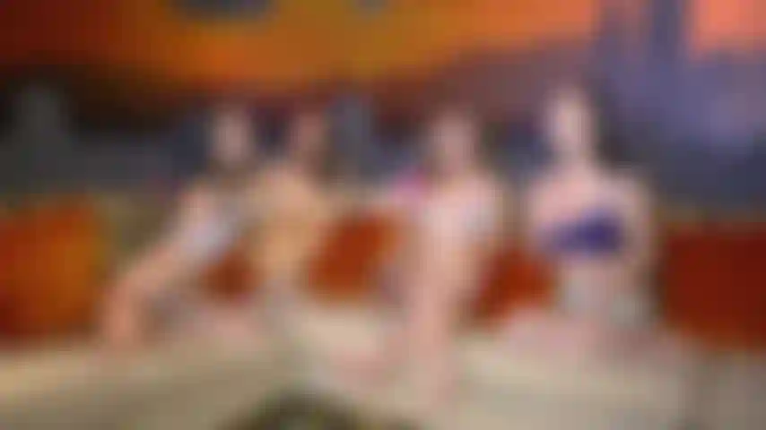 Jazmin luv, katie kush, diana grace, avery black, alle in der schlange, um sich bei einer live-cam-show am wochenende gegenseitig die muschi zu lecken.