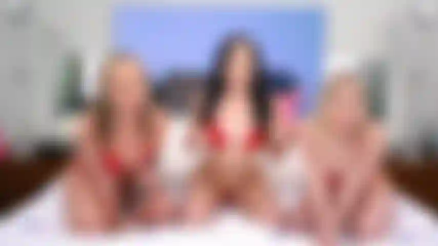 Die sich gegenseitig hilft, vor der live-kamera zu masturbieren, all-girl-dreier