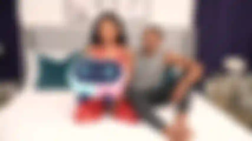 Vielfalt ist sexy - die zierliche lina flexxx lutscht an alex jones riesenschwanz und wird live von jerkmate gefickt.