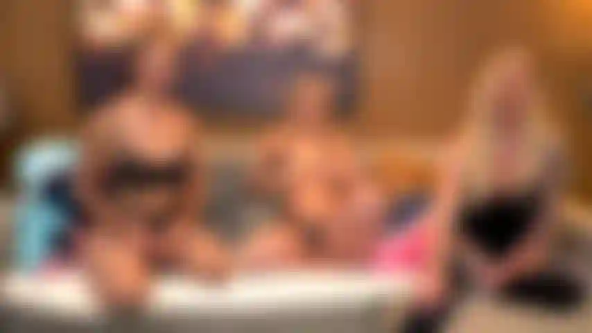 Tattoos und titten – kali roses und bella rolland bringen milf brooke banner hit live im jerkmate tv zum orgasmus.