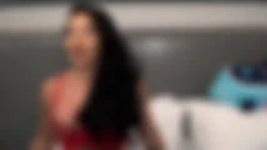 Fant-asia - der eingeölte morgan lee wird von zac wild hart geschlagen.