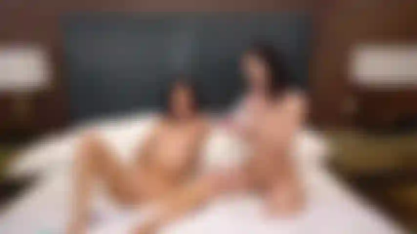 Jazmin luv, katie kush und diana grace haben spaß mit allen möglichen spielzeugen in einer live-show am wochenende.