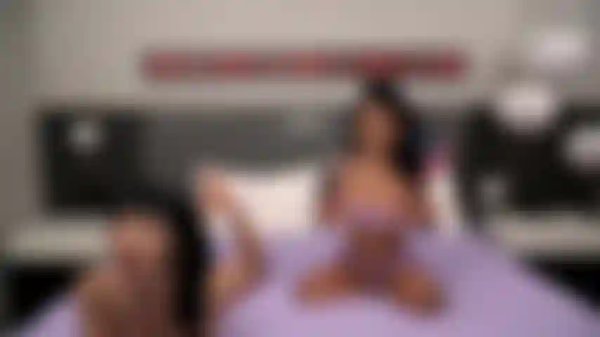 Fant-asia - marica hase und yumi sin arsch an arsch, die einen dildo reiten.