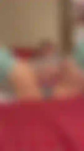 Watch me get sexy in my lingerie and get my big white vibrator out in my hotel room then treat myself to a well deserved orgasm after sucking my toy to get it nice and sloppy