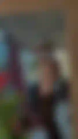 Mit einem harten schwanz.