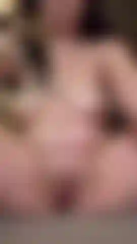 Ich ficke mich selbst mit einer haarbürste.