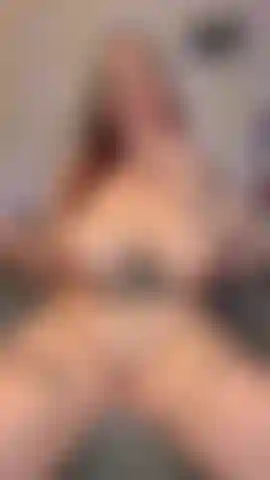 Versuche ruhig zu sein, während ich mich zum abspritzen und spritzen auf einen dildo bringe.