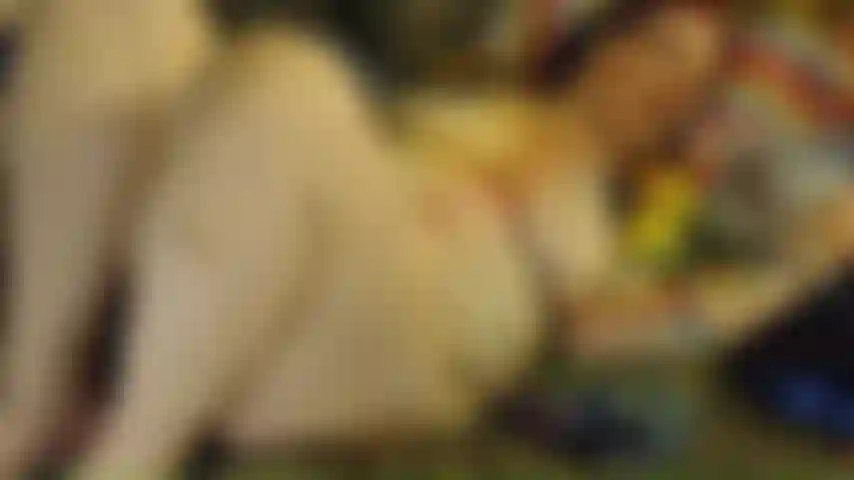 20240427 Fahre in einem bodysuit aus regenbogennetz.