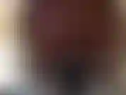 Ich habe dich dabei erwischt, wie du meine höschenschublade durchwühlst, kleiner verlierer. Ich könnte deinen chef anrufen und dich feuern lassen, oder du kannst diesen großen schwarzen umschnalldildo lutschen, während du deinen kleinen schwanz streichelst und dein sperma isst. Ich wusste, dass du scheiße sein würdest.